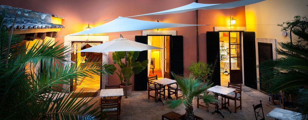 Petit Hotel Alaro Exterior photo