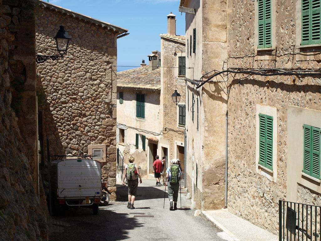 Petit Hotel Alaro Exterior photo