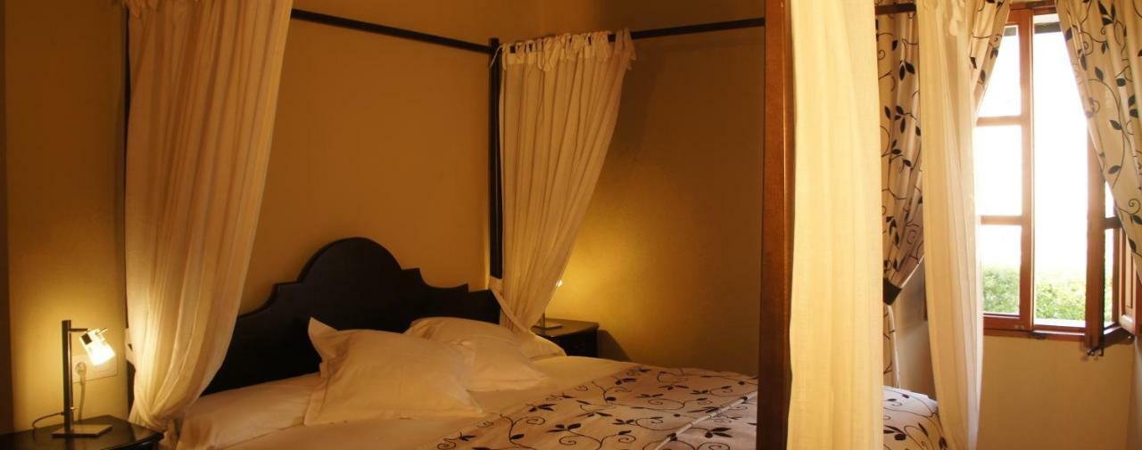 Petit Hotel Alaro Exterior photo